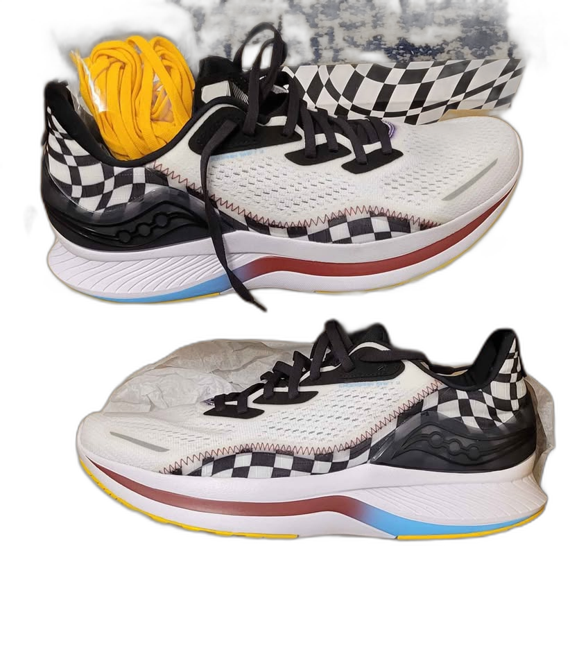 Men's Saucony Endorphin Shift 2 White and Black Running Shoes